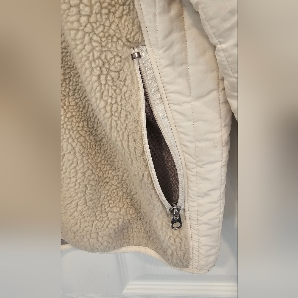 Patagonia Women's Retro-X Synchilla Tan/Cream Warm Jacket--Size Medium - Picture 5 of 9